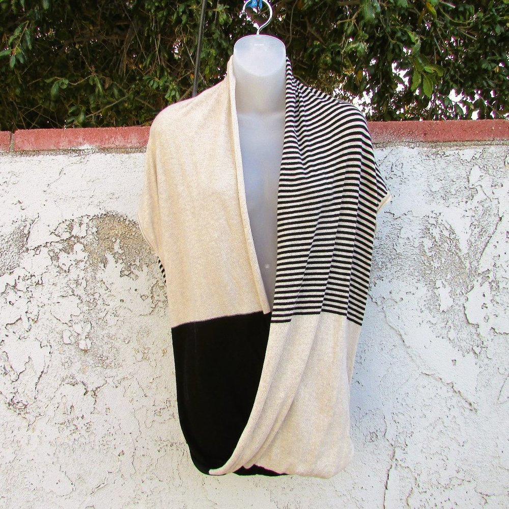 Studio M oatmeal black infinity cardigan M